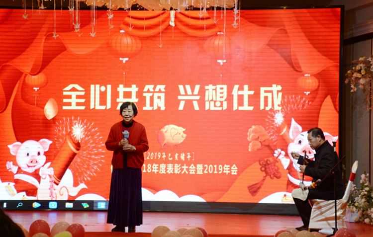 京劇：《紅梅贊》《小姐多風(fēng)采》