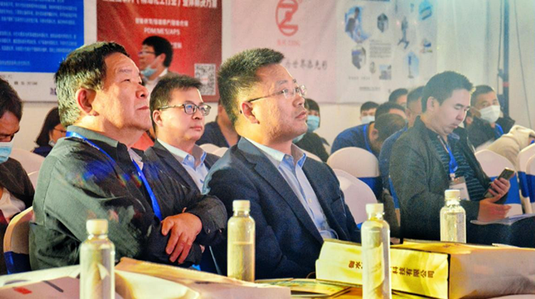 湖北省涂料工業(yè)協(xié)會(huì)常務(wù)副會(huì)長岳望坤